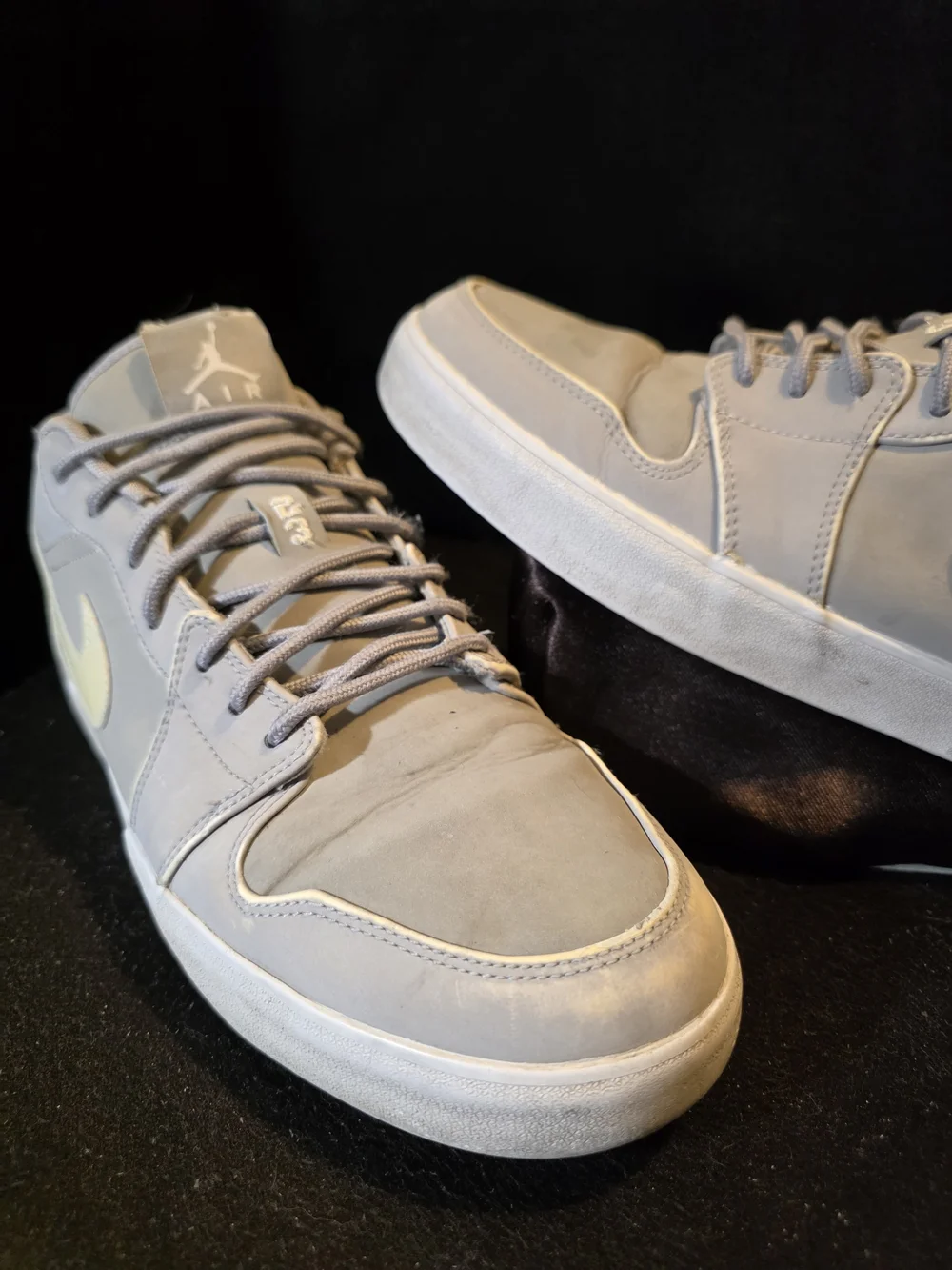 Jordan Men’s Low-Top Sneakers in Light Gray with Pale Yellow Size 11.5